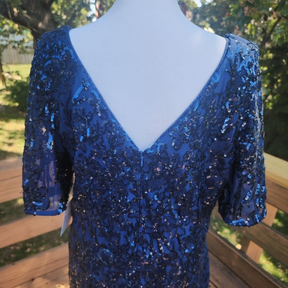 🔥NEW🔥 Fabulous Sequin V-Neck A-Line Dress w/Cold Shoulder Flutter Sleeve - NWT - Picture 3 of 7